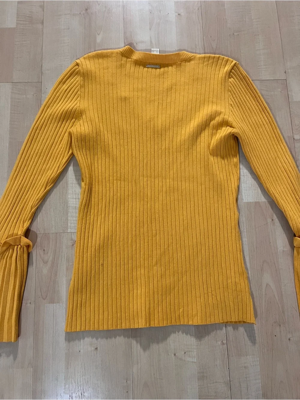Michael Kors Ribbed Bell Sleeve Sweater Womens Medium Yellow V-Neck Knit Top